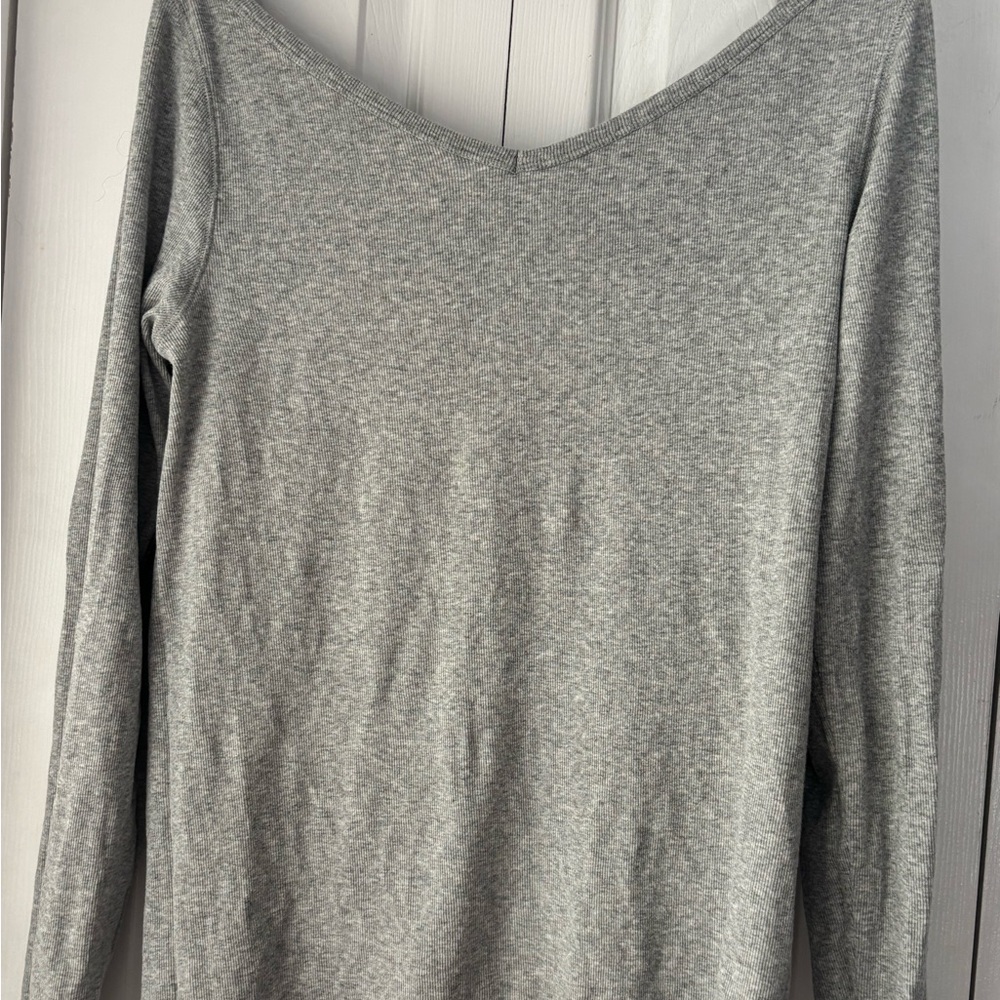 Everlane Heather Gray Long Sleeve Women's Tee
